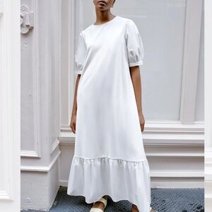 NWT🤍Marcella🤍Olivia Dress
European Ponte & Poplin Relaxed Midi Dress size L